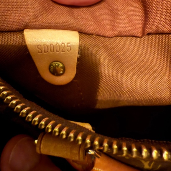 Louis Vuitton Monogram Speedy 25 - Picture 8 of 14